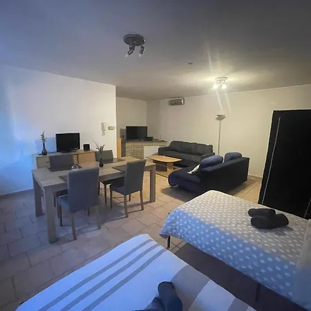 Iguanodon Melina Apartment Bernissart